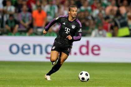 Tottenham Hotspur dilaporkan mendapatkan tawaran untuk merekrut Leroy Sane, seiring dengan keputusan winger tersebut untuk meninggalkan Bayern Muenchen. (cr/x.com)