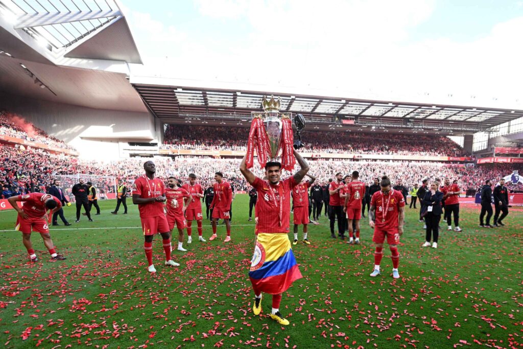 Setelah menjalani musim yang gemilang bersama Liverpool, penyerang sayap Luis Diaz kini mengalihkan fokusnya untuk meraih sukses bersama tim nasional Kolombia. (cr/x.com)