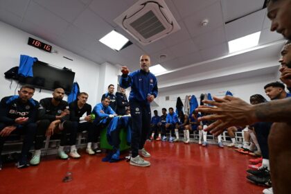 Manajer Chelsea, Enzo Maresca, melipatgandakan pesannya kepada para pengkritik menjelang final Liga Konferensi Eropa melawan Real Betis. (cr/x.com)