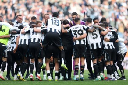 Newcastle United mengamankan tiket emas mereka ke Liga Champions musim depan, meskipun harus menelan kekalahan di kandang sendiri dari Everton dalam pertandingan Premier League yang berlangsung dramatis di St James' Park. (cr/x.com)