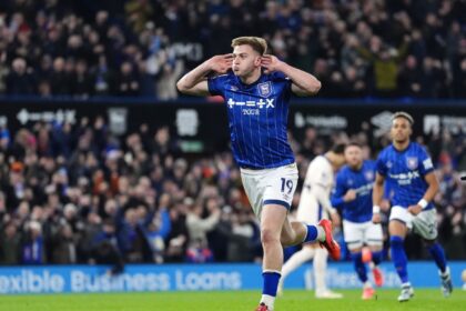 Penyerang Ipswich Town, Liam Delap, dikabarkan akan segera memutuskan masa depannya setelah bertemu dengan sejumlah klub peminat. (cr/x.com)