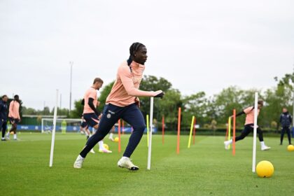 Chelsea dipastikan tidak akan diperkuat gelandang mudanya, Romeo Lavia, dalam final Liga Konferensi Eropa melawan Real Betis yang akan berlangsung pada Rabu (28/5) malam waktu setempat di Polandia. (cr/x.com)