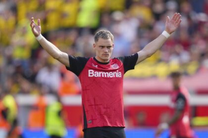 Liverpool menunjukkan keseriusan dalam perburuan gelandang muda berbakat Bayer Leverkusen, Florian Wirtz. (cr/x.com)