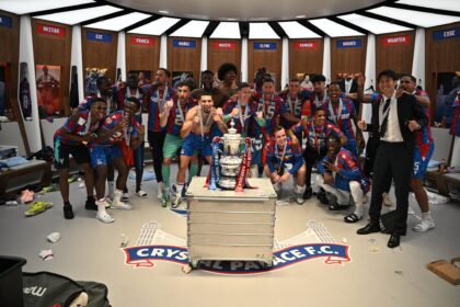 Kejutan besar terjadi di final Piala FA 2024/2025. Crystal Palace, tim yang tak diunggulkan, berhasil menaklukkan Manchester City dengan skor tipis 1-0 di Stadion Wembley pada Sabtu (17/5) malam WIB. (cr/x.com)