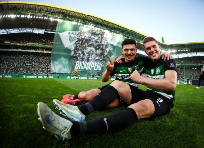 Striker tajam Sporting Lisbon, Viktor Gyokeres, enggan memberikan kepastian mengenai masa depannya di tengah santernya kabar ketertarikan dari dua klub raksasa Liga Primer Inggris, Manchester United dan Arsenal. (cr/x.com)