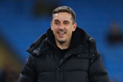 Legenda Manchester United, Gary Neville, memberikan ultimatum kepada manajemen klub untuk segera bergerak aktif di bursa transfer musim panas mendatang. (cr/x.com)