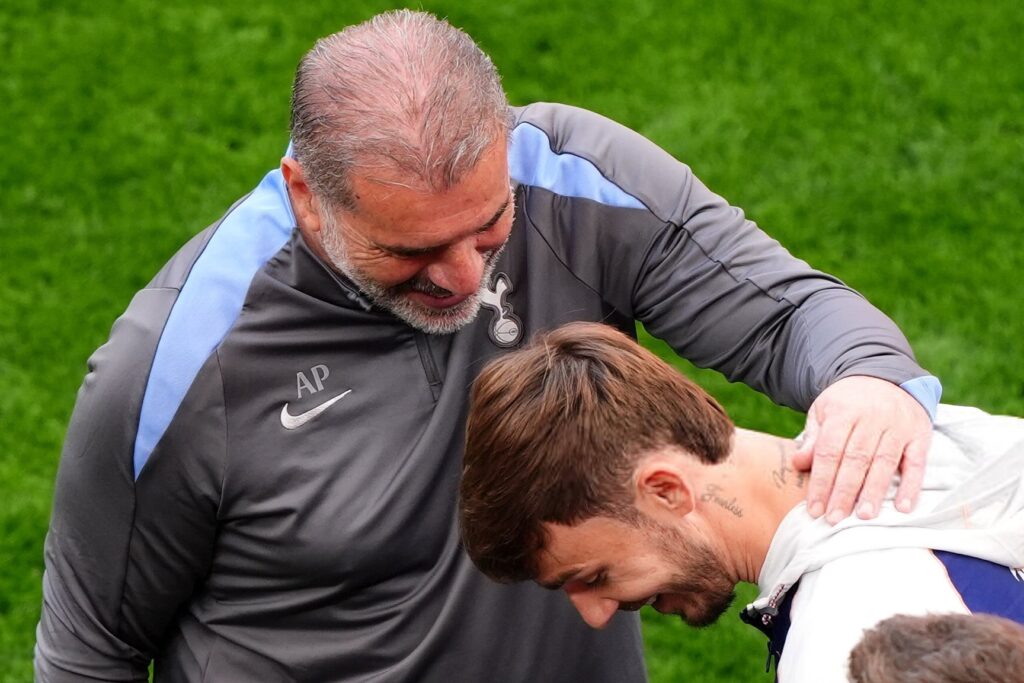 Manajer Tottenham Hotspur, Ange Postecoglou, berharap gelombang emosi pasca-kemenangan di Liga Europa akan memberinya kesempatan untuk bertahan di kursi kepelatihan. (cr/x.com)