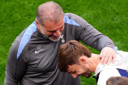 Manajer Tottenham Hotspur, Ange Postecoglou, berharap gelombang emosi pasca-kemenangan di Liga Europa akan memberinya kesempatan untuk bertahan di kursi kepelatihan. (cr/x.com)