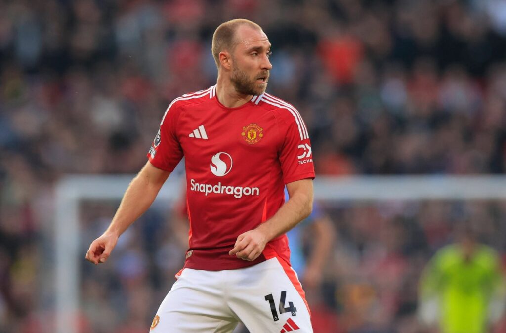 Gelandang Manchester United, Christian Eriksen, mengungkapkan keyakinannya bahwa timnya "beruntung" tidak terdegradasi musim ini. (cr/x.com)