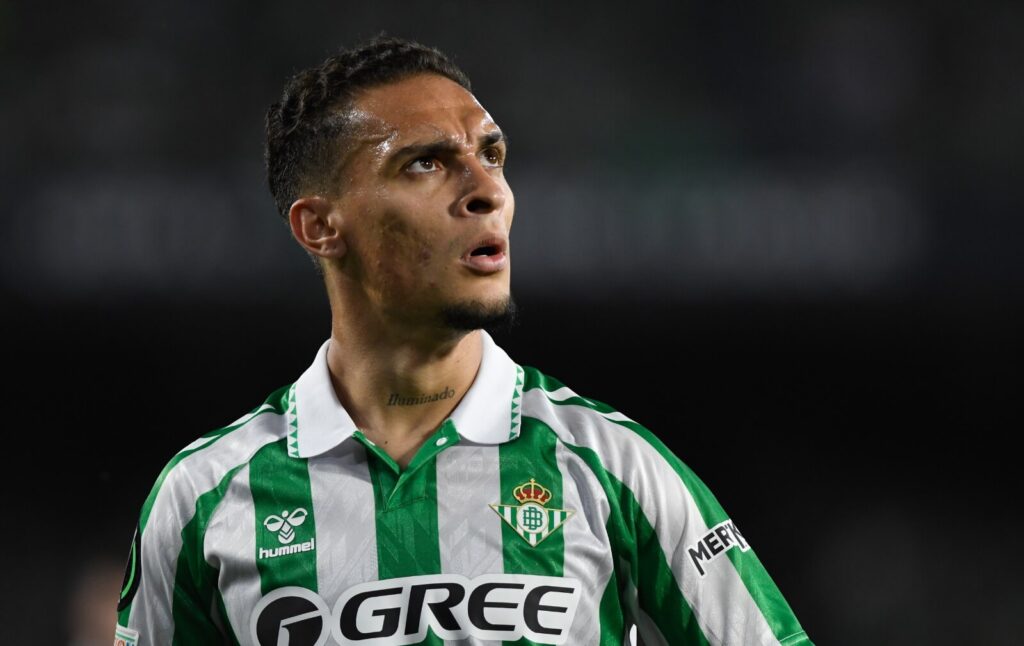 Manchester United mendapat kabar baik terkait masa depan penyerang sayapnya, Antony. (cr/x.com)