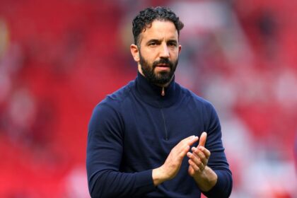 Pelatih Manchester United, Ruben Amorim, mendapat peringatan bahwa ia mungkin tidak punya banyak waktu untuk menunjukkan kemampuannya musim depan. (cr/x.com)