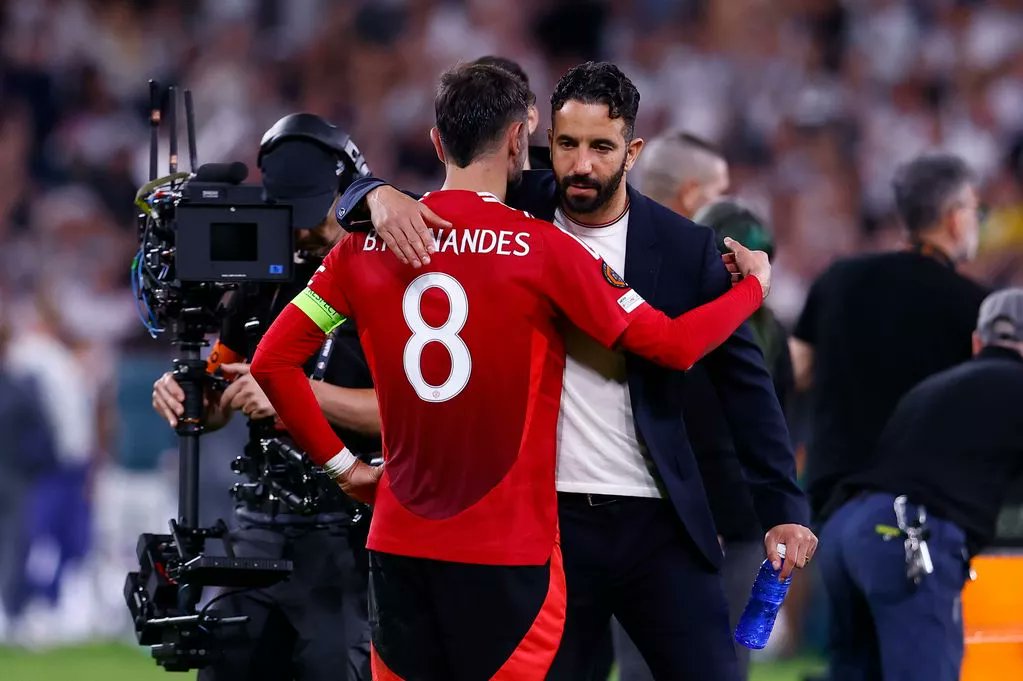 Manajer Manchester United, Ruben Amorim, enggan memberikan kepastian mengenai masa depan kapten tim, Bruno Fernandes. (cr/x.com)