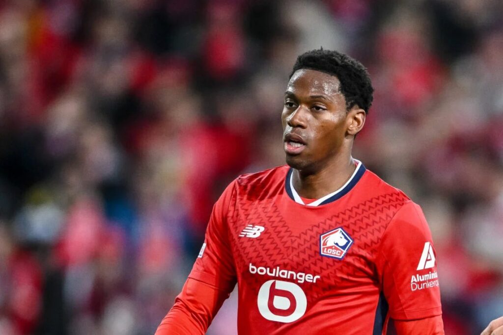 Napoli dikabarkan telah mencapai kesepakatan personal dengan penyerang Jonathan David, namun laporan terbaru dari pakar transfer Sportitalia, Alfredo Pedullà, menyebutkan bahwa Partenopei menunda transfer tersebut karena Antonio Conte memiliki tuntutan striker yang berbeda. (cr/x.com)