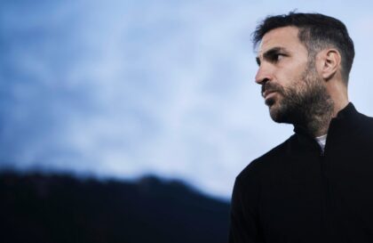 Cesc Fabregas dilaporkan siap memperpanjang kontraknya di Como, meskipun sempat didekati oleh sejumlah klub besar seperti AS Roma, AC Milan, dan Bayer Leverkusen. (cr/x.com)