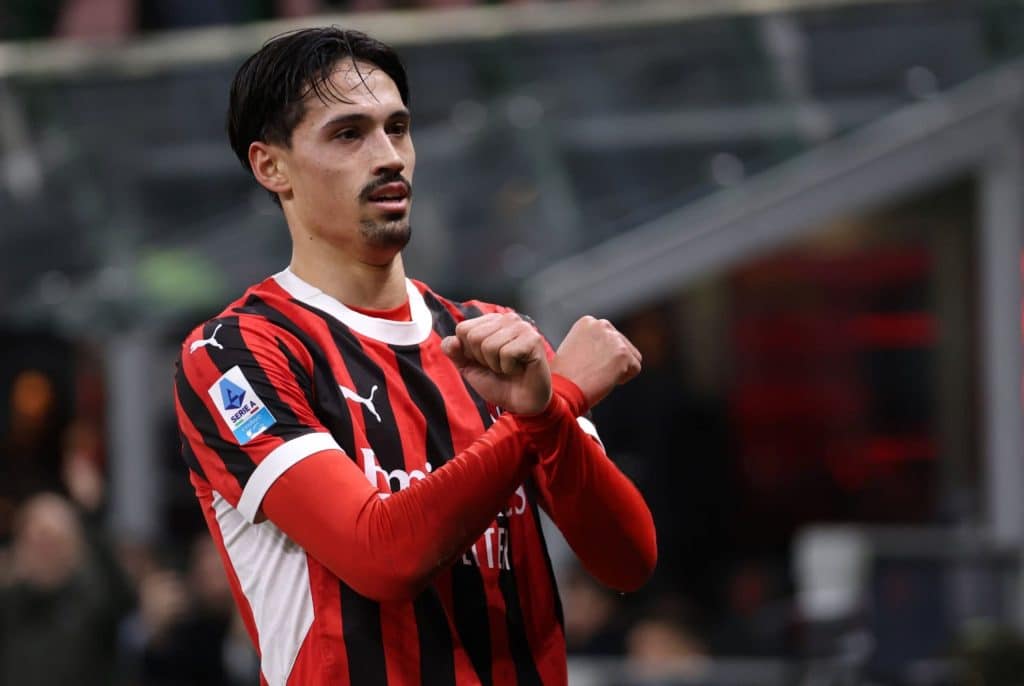 AC Milan dan Manchester City dilaporkan akan menggelar pertemuan hari ini untuk membahas potensi transfer gelandang andalan Rossoneri, Tijjani Reijnders. (cr/x.com)