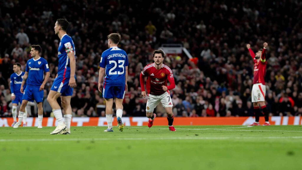 elombang kebahagiaan menyelimuti Mason Mount usai mencetak brace gemilang di babak kedua, memastikan Manchester United melaju ke final Liga Europa. (Cr/manutd.com)