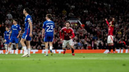 elombang kebahagiaan menyelimuti Mason Mount usai mencetak brace gemilang di babak kedua, memastikan Manchester United melaju ke final Liga Europa. (Cr/manutd.com)