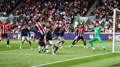 Brentford sukses menjaga asa untuk berlaga di kompetisi Eropa musim depan usai memenangkan laga sengit kontra Manchester United dengan skor 4-3 di Gtech Community Stadium pada Minggu, (4/5) waktu setempat. (cr/Brentford FC)