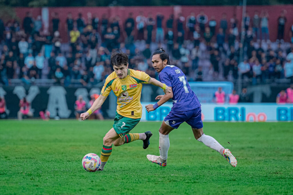 Persebaya Surabaya gagal membawa pulang poin penuh dari lawatannya ke markas Persik Kediri. (cr/Persebaya.id)