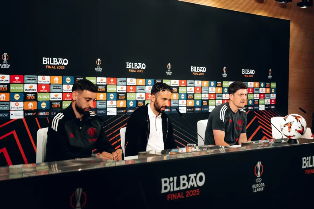 Pelatih Manchester United, Ruben Amorim, menjawab beragam pertanyaan dalam konferensi pers jelang final Liga Europa melawan Tottenham Hotspur di San Mamés. (cr/manutd.com)