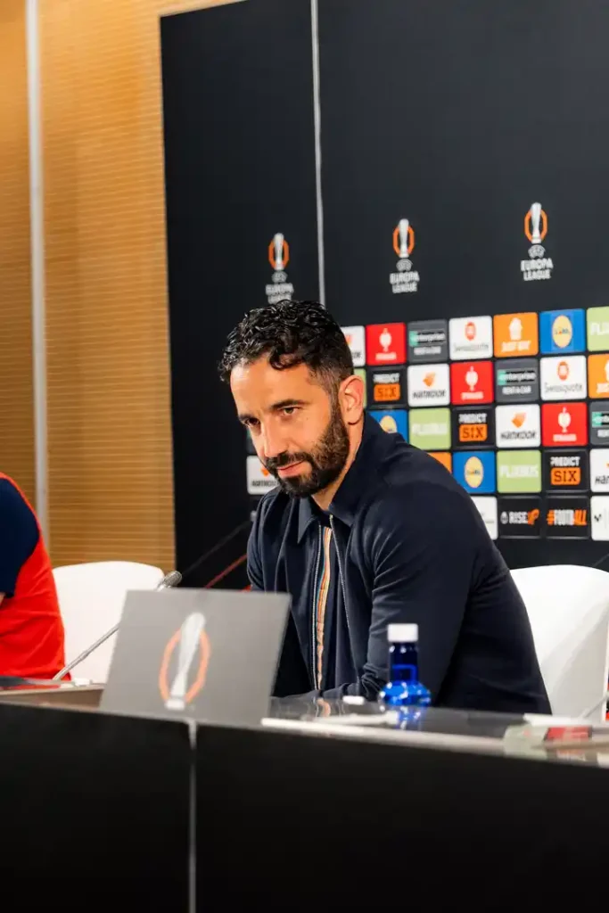 Pelatih Manchester United, Ruben Amorim, menegaskan timnya tidak akan meremehkan Athletic Bilbao dalam laga leg kedua semifinal Liga Europa di Old Trafford, Jumat (9/5/2025) dini hari WIB. (cr/manutd.com)