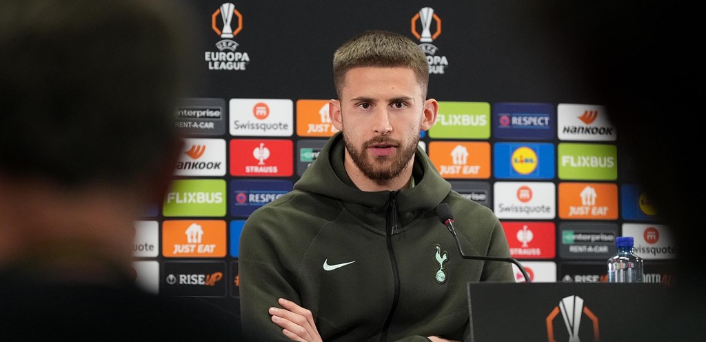 Kiper Tottenham Hotspur, Guglielmo Vicario, menegaskan bahwa timnya tidak akan terpengaruh oleh permukaan lapangan sintetis di markas Bodo/Glimt jelang laga leg kedua semifinal Liga Europa, Kamis (9/5/2025) malam waktu setempat. (cr/tottenhamhotspur.com)