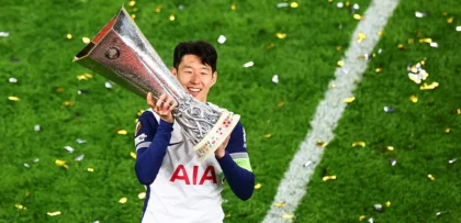 Hampir satu dekade mengabdi di Tottenham Hotspur, dengan 454 penampilan, menyandang status kapten dan ikon klub, Son Heung-Min masih tampak mencerna semua yang terjadi usai kemenangan Tottenham di final Liga Europa, Rabu (21/5) malam waktu setempat di Stadion San Mames, Bilbao. (cr/tottenhamhotspur.com)