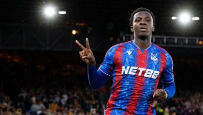 Perayaan juara Piala FA Crystal Palace terus berlanjut. The Eagles kembali meraih kemenangan di Liga Primer dengan menundukkan Wolverhampton Wanderers 4-2 di Selhurst Park pada Rabu (21/5) dini hari WIB. (cr/x.com)