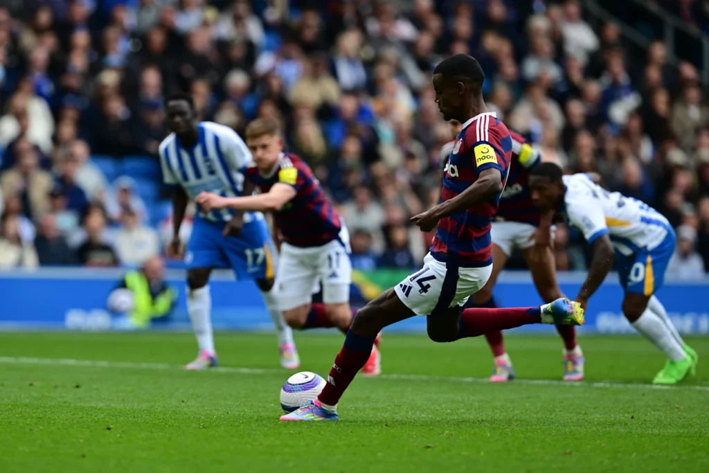 Alexander Isak menjadi penyelamat Newcastle United dari kekalahan setelah mencetak gol penalti di menit-menit akhir pertandingan melawan Brighton & Hove Albion di Amex Stadium pada Minggu,(4/5) Waktu setempat. (cr/Newcastle United)