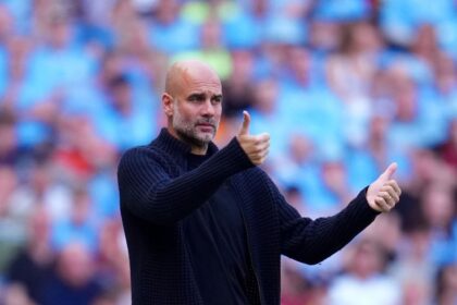 Pelatih Manchester City, Pep Guardiola, telah mengonfirmasi bahwa duo kiper utama, Ederson dan Stefan Ortega, akan tetap bertahan di klub untuk musim depan. (cr/x.com)