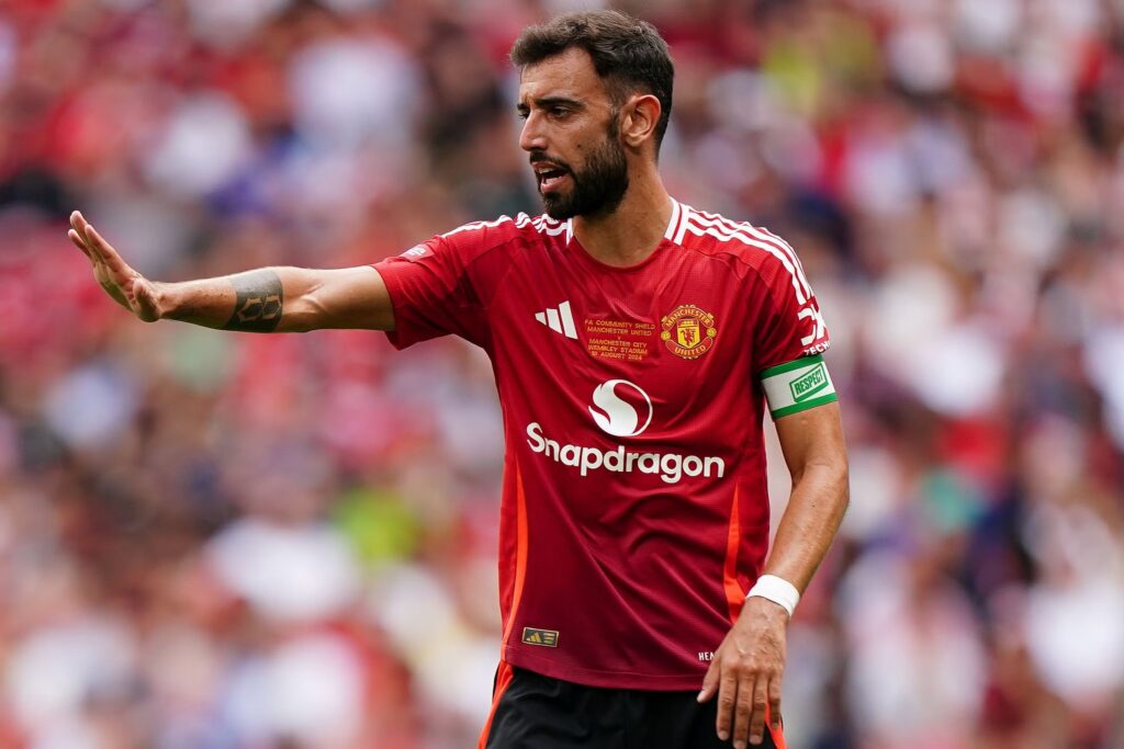 Manchester United resmi mengumumkan Matheus Cunha sebagai rekrutan pertama mereka di bursa transfer musim panas ini. Namun, di tengah euforia kedatangan striker asal Brasil itu, masa depan sang kapten, Bruno Fernandes, justru masih menjadi tanda tanya besar karena tawaran menggiurkan dari klub Arab Saudi, Al-Hilal. (cr/x.com)